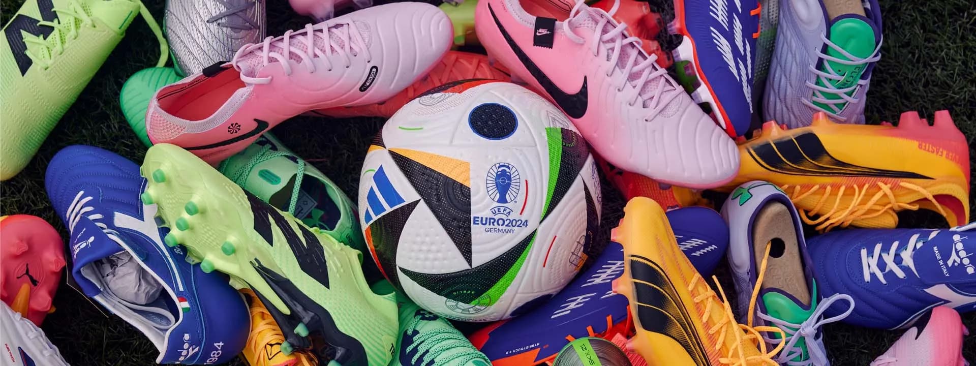 Top những đôi giày bóng đá được các cầu thủ mang tại Euro 2024 Top những đôi giày bóng đá được các cầu thủ mang tại Euro 2024