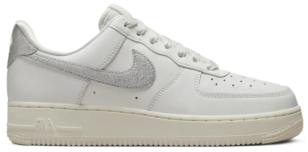 Giày Nike Air Force 1 Low 'Silver Swoosh' DQ7569-100 Giày Nike Air Force 1 Low 'Silver Swoosh' DQ7569-100