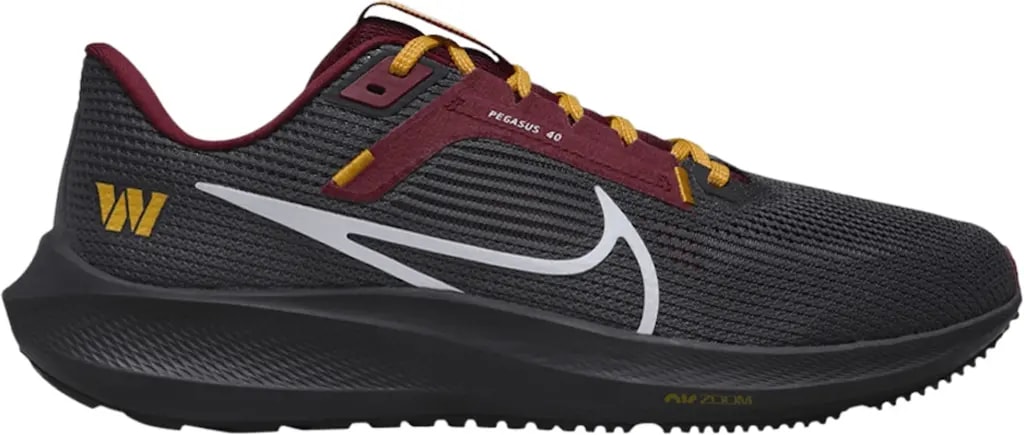 Giày Nike Air Zoom Pegasus 40 x NFL 'Washington Com' DZ6009-001 — kich-thuoc: 39 Giày Nike Air Zoom Pegasus 40 x NFL 'Washington Com' DZ6009-001 — kich-thuoc: 39
