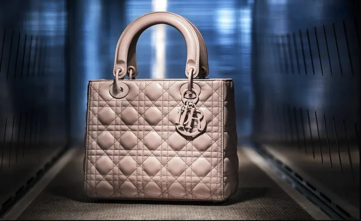 8 mẹo nhỏ giúp phân biệt túi Lady Dior thật và giả 8 mẹo nhỏ giúp phân biệt túi Lady Dior thật và giả