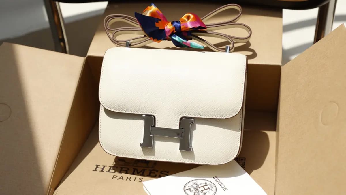 Hermès Constance: Lịch sử và sự tiến hóa của biểu tượng bất hủ Hermès Constance: Lịch sử và sự tiến hóa của biểu tượng bất hủ