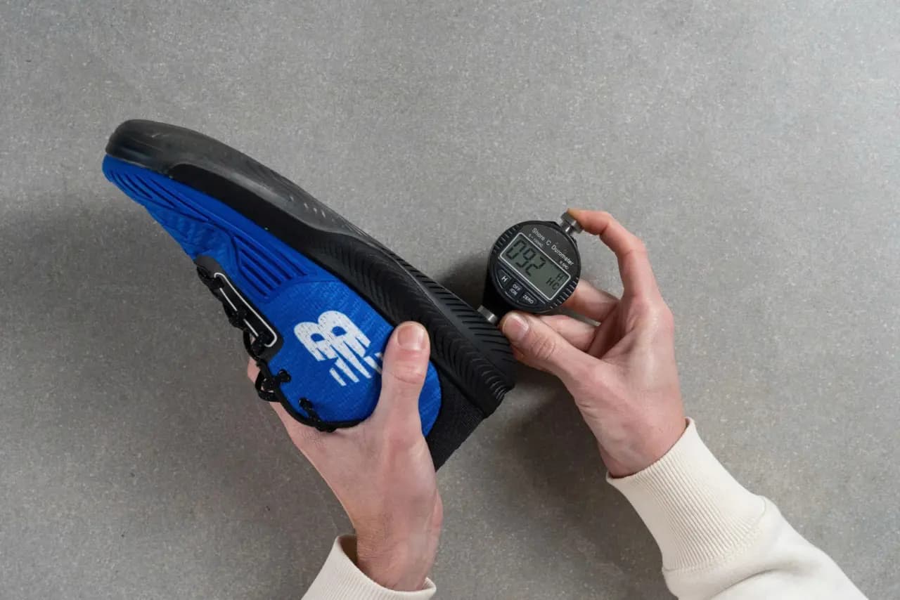 New Balance FuelCell 996 v6 và những điều bạn cần biết New Balance FuelCell 996 v6 và những điều bạn cần biết