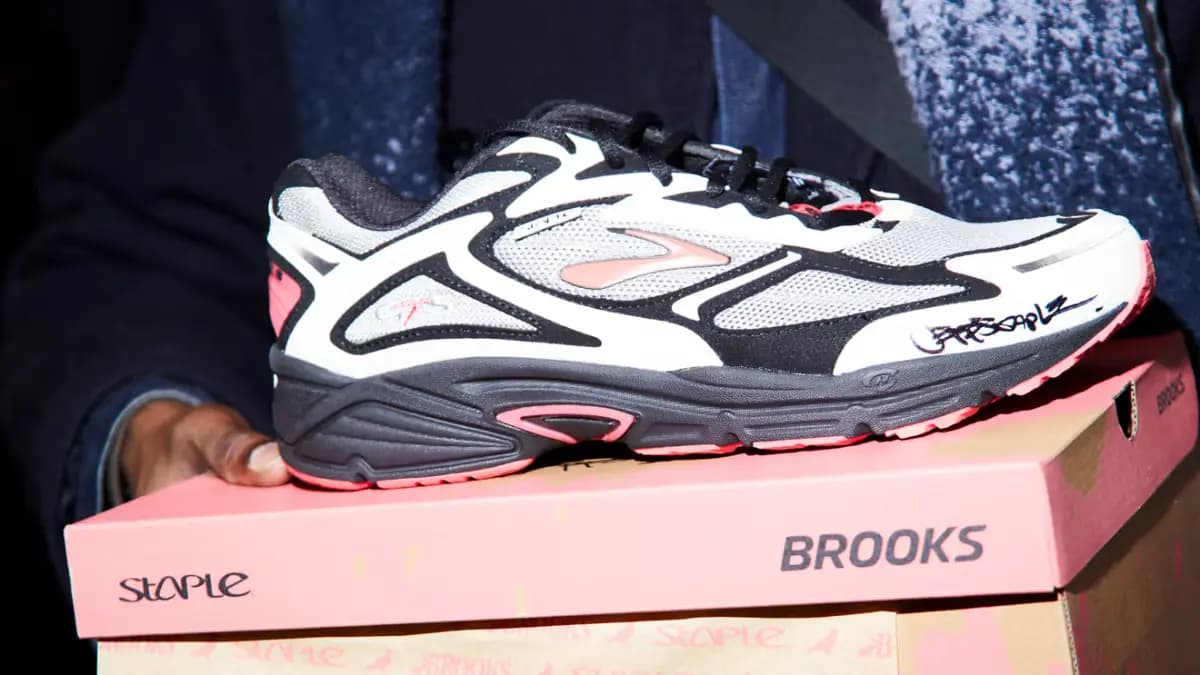 Jeff Staple dẫn dắt Brooks bước vào thế giới sneaker Jeff Staple dẫn dắt Brooks bước vào thế giới sneaker