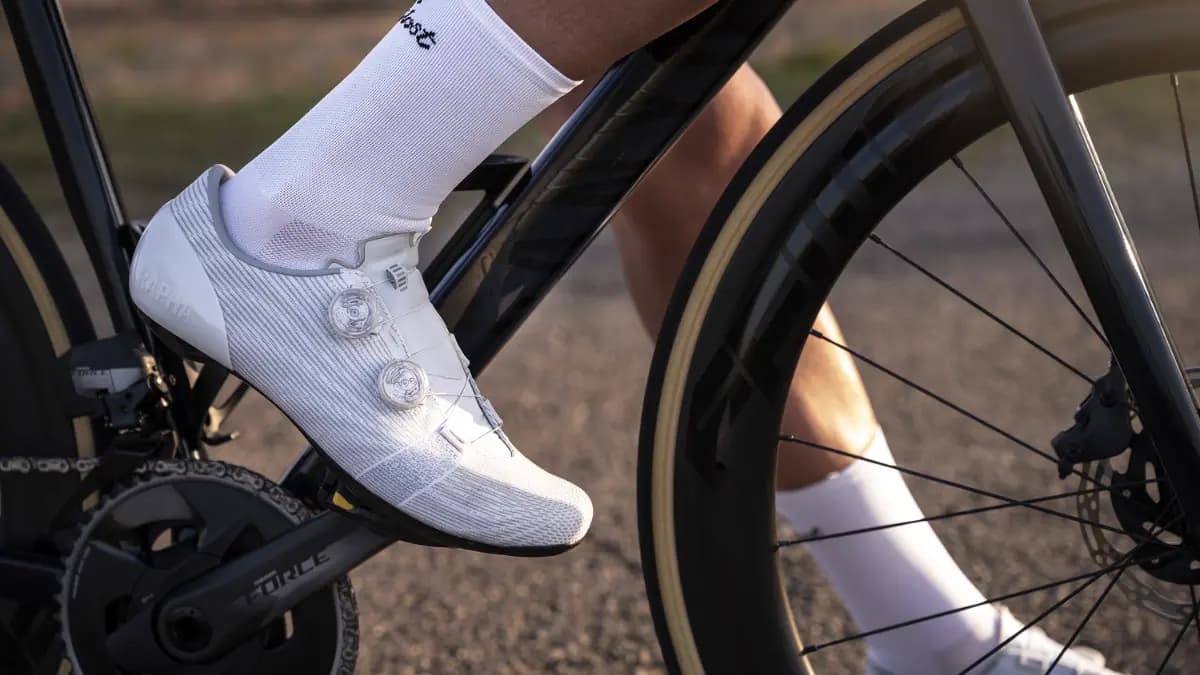 Rapha Pro Team Powerweave: Giày đua cao cấp “đan sợi” Rapha Pro Team Powerweave: Giày đua cao cấp “đan sợi”