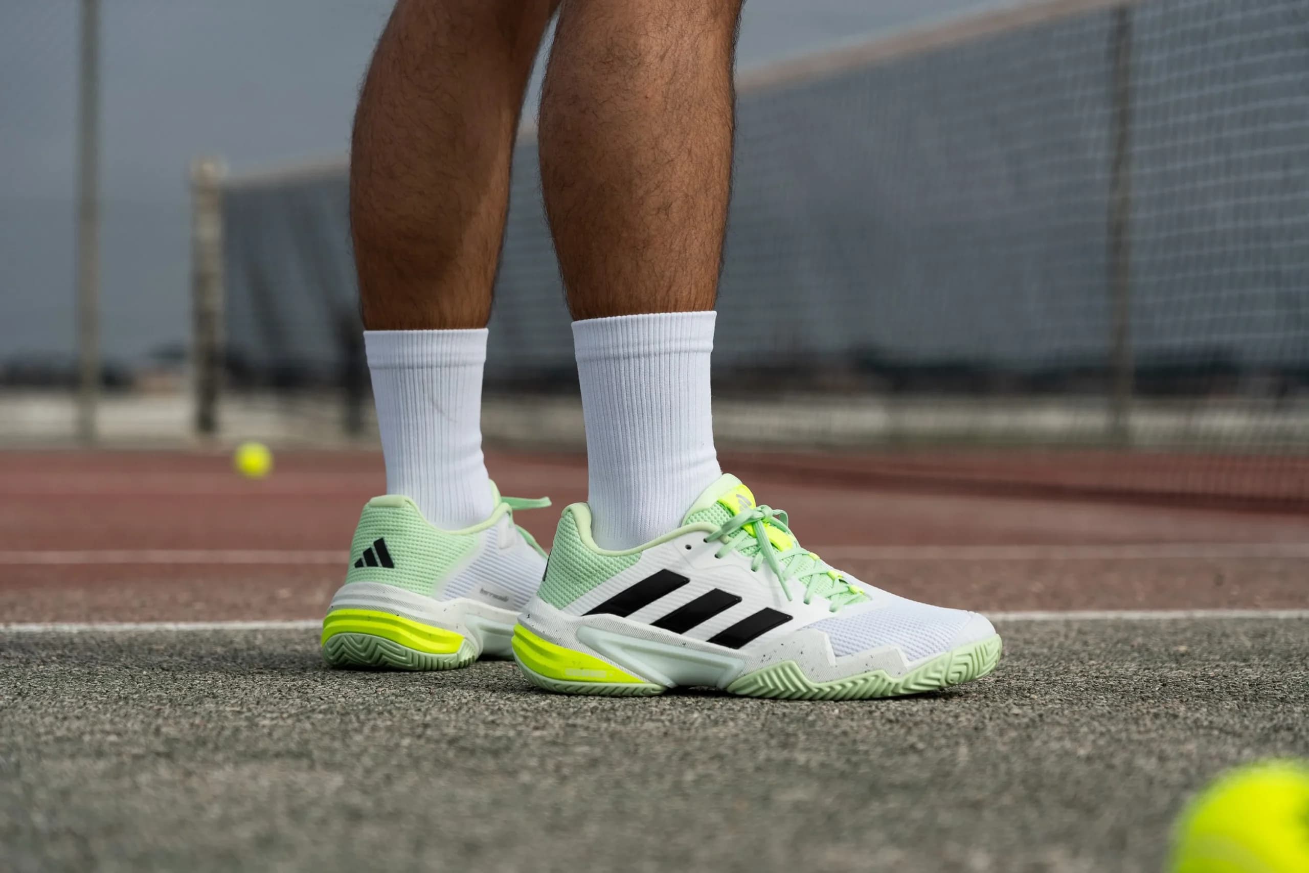 Adidas Barricade 13: Bền chắc vượt trội, kiểm soát tuyệt đối mọi sân đấu Adidas Barricade 13: Bền chắc vượt trội, kiểm soát tuyệt đối mọi sân đấu