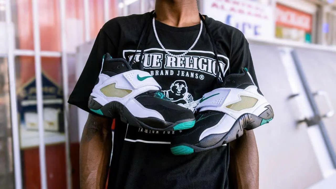 Diamond Turf ’93: Biểu tượng Nike chứng minh giá trị thật sự Diamond Turf ’93: Biểu tượng Nike chứng minh giá trị thật sự