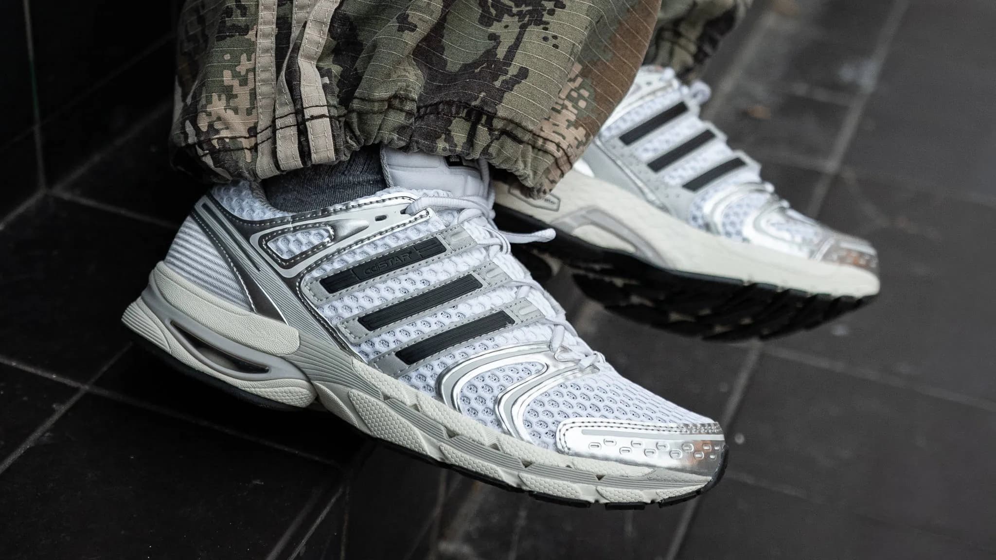 Sự trở lại vĩ đại của Adidas Adistar Control 5 Sự trở lại vĩ đại của Adidas Adistar Control 5