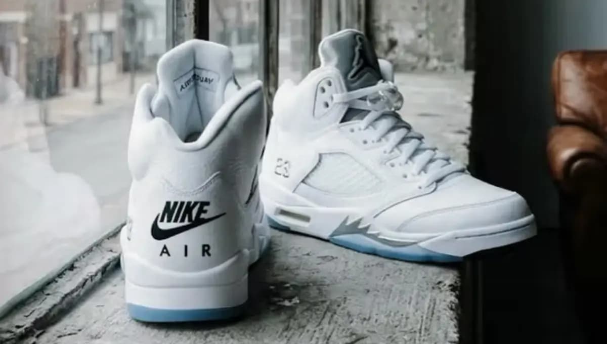 Jordan 5 “White Metallic” trở lại với diện mạo nguyên bản Jordan 5 “White Metallic” trở lại với diện mạo nguyên bản