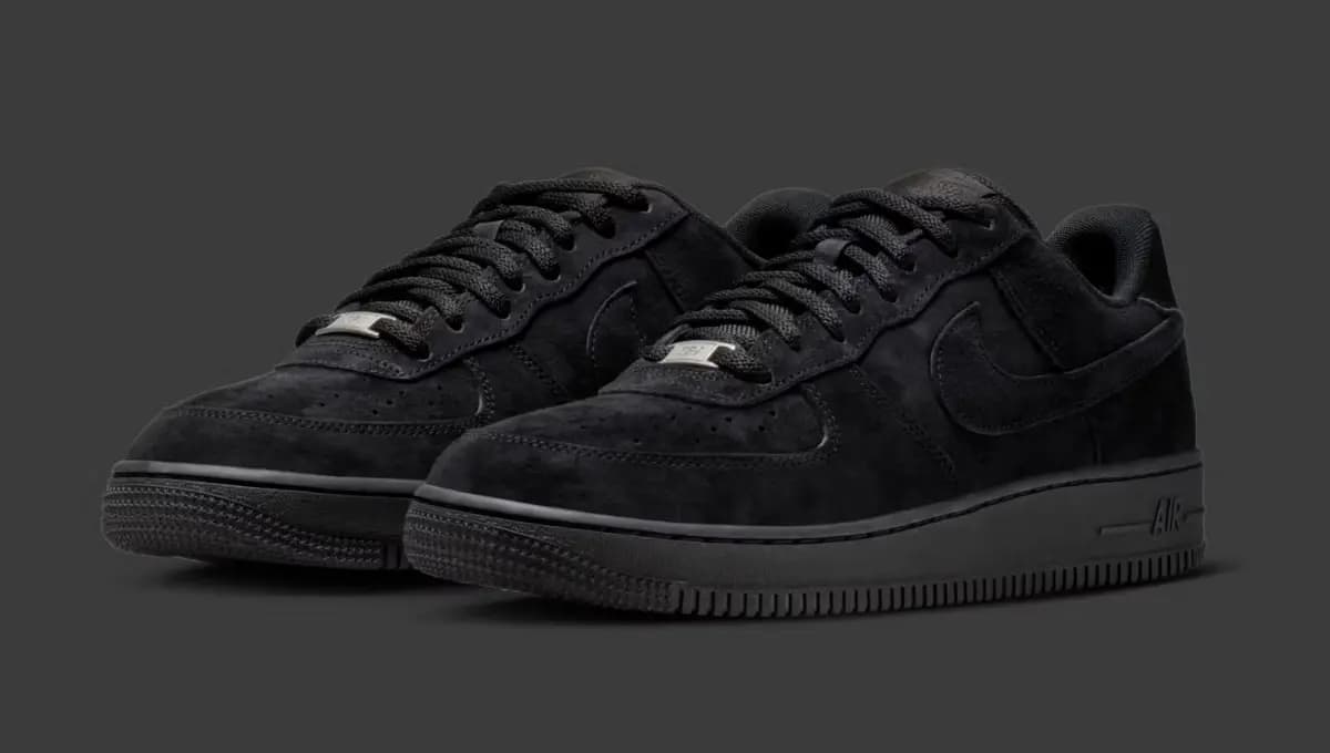 Nike SB Air Force 1 “Triple Black” và sức hút của sắc đen cổ điển Nike SB Air Force 1 “Triple Black” và sức hút của sắc đen cổ điển