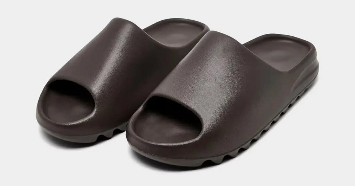 YEEZY YS-01 Slide chuẩn bị lên kệ JD Sports trong tháng 8 YEEZY YS-01 Slide chuẩn bị lên kệ JD Sports trong tháng 8