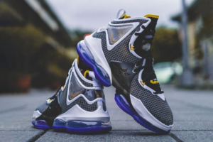 Giay Nike LeBron 19 'Graduate' CZ0203-002
