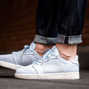 Alternative view of Giày Nike Air Jordan 1 Retro Low NS GS 'Ice Blue' 923624-441