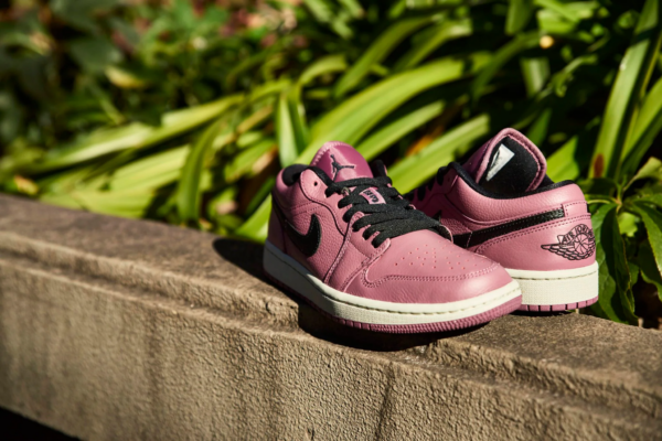 Giày Nike Wmns Air Jordan 1 Low SE 'Light Mulberry' DC7268-500 - Hình ảnh 4