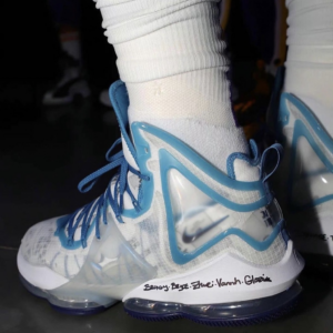 Giay Nike LeBron 19 'Space Jam' DC9338-100