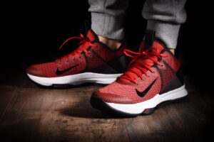 Alternative view of Giày Nike LeBron Witness 4 'Gym Red' BV7427-002