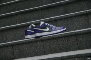 Alternative view of Giày Nike Air Jordan 1 Low GS 'Black Court Purple' 553560-501