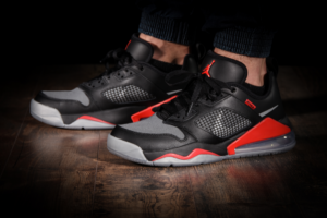 Giay Nike Jordan Mars 270 Low 'Bred' CK1196-001