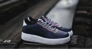 Alternative view of Giày Nike Air Force 1 LV8 4 GS 'Pebble Print Midnight Navy' CN5715-400