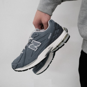 Giay New Balance 1906R 'Grey Suede' M1906RV