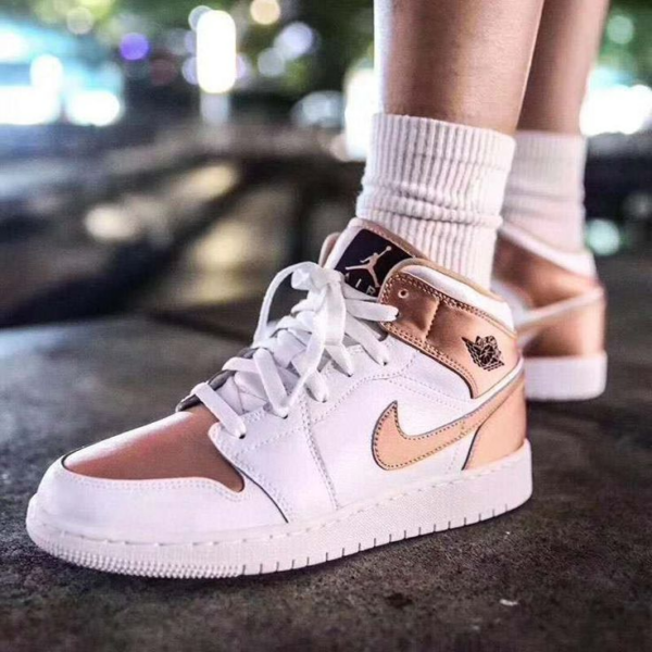 Giày Nike Air Jordan 1 Mid GS 'White Rose Gold' 555112-190 - Hình ảnh 2