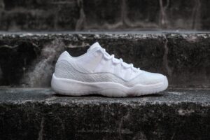 Alternative view of Giày Nike Air Jordan 11 Retro Low Heiress Pure Platinum 897331-100
