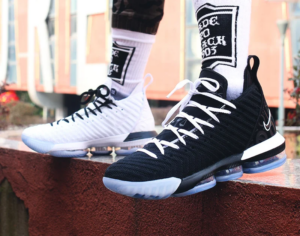 Alternative view of Giày Nike LeBron 16 GS Equality 'Black' AQ2465-100