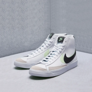 Alternative view of Giày Nike Blazer Mid '77 SE GS 'Double Swoosh White Vapor Green' DD1847-100