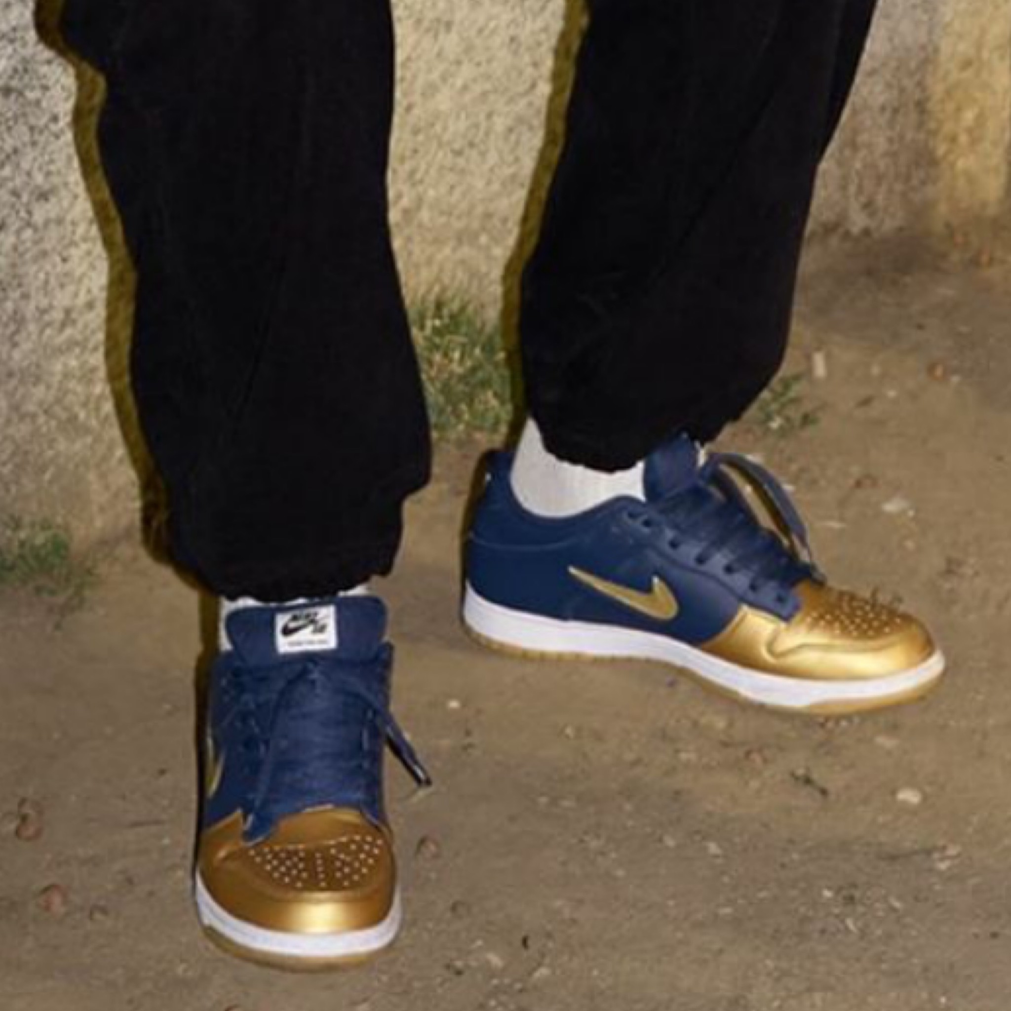 Supreme x Nike SB Dunk Low Gold Navy, CK3480-700