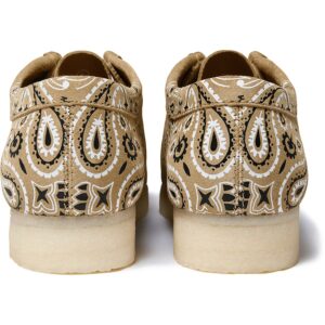 Giay Clarks x Supreme Wallabee 'Bandana Khaki' 261-42398