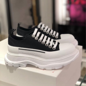 Alternative view of Giày Alexander McQueen Lace Up 'Black White' 611705-W4MV2-1070