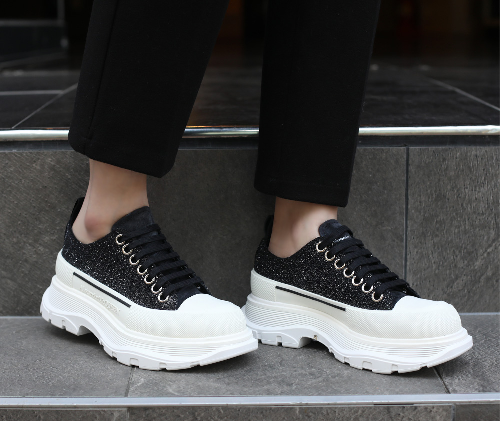 Giày Alexander McQueen Wmns Tread Slick Lace-Up 'Galaxy Black' 633902-WHW57-1027 - Ảnh 3