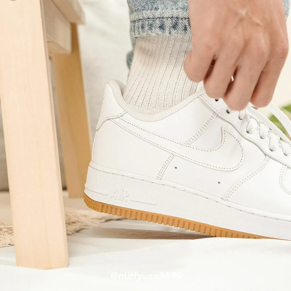 AUTHENTIC NIKE AIR FORCE 1 `07 White Gum DJ2739-100 Men size