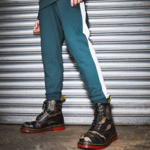 Alternative view of Giày Dr. Martens 1460 Year of The Tiger Leather Lace Up Boots 27268001