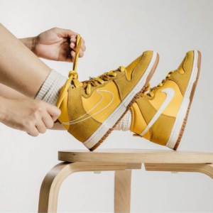 Alternative view of Giày Nike Dunk High SE First Use University 'Gold' DH6758-700