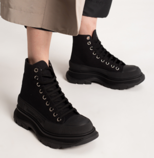 Alternative view of Giày Alexander McQueen Tread Slick Low Lace Up Boots Black 611706-W4MV2-1000