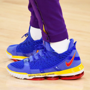 Alternative view of Giày Nike LeBron 16 'Superman SuperBron' CD2450-400