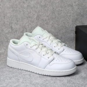 Giay Nike Air Jordan 1 Low GS 2023 'Triple White' 553560-136