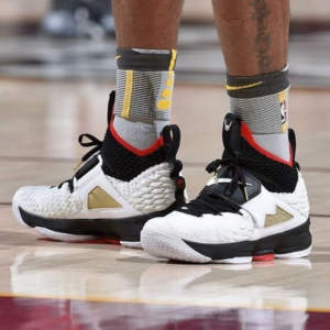 Alternative view of Giày Nike LeBron 9 'Miami Heat Home' 469764-100