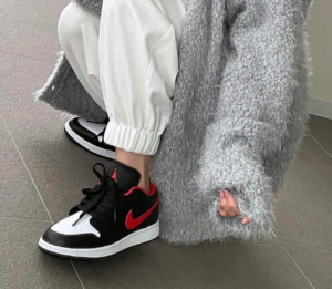 Giay Nike Air Jordan 1 Low GS 'Black Fire Red' 553560-063