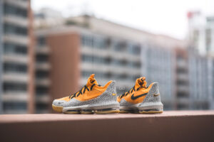 Alternative view of Giày Nike LeBron 16 Low Atmos Safari CD9471-800