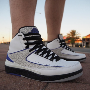 Alternative view of Giày Nike Air Jordan 2 Retro 'Concord' 385475-153