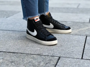 Giay Nike Blazer Mid 77 Vintage 'Black Sail' BQ6806-002