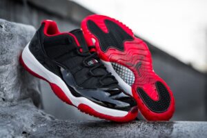 Alternative view of Giày Nike Air Jordan 11 Retro Low BG 'Bred' 528896-012