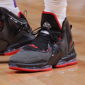 Giay Nike Lebron 19 “Bred” DD0418-011