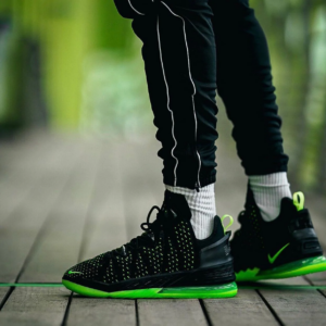Alternative view of Giày Nike LeBron 18 'Dunkman' CQ9283-005