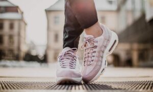Alternative view of Giày Nike Air Max 95 Deluxe 'Particle Rose' AA1103-600
