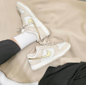 Giay Nike Wmns Dunk Low 'Gold Swoosh' DX5930-001