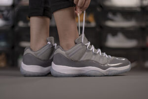 Alternative view of Giày Nike Air Jordan 11 Retro Low 'Cool Grey' 528895-003