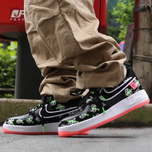 Alternative view of Giày Nike Air Force 1 '07 LV8 'Worldwide Katakana Black' DA1343-003