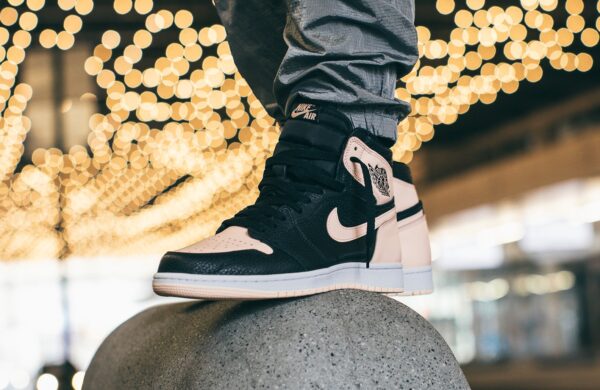 Giày Nike Air Jordan 1 Retro High OG 'Crimson Tint' 555088-081 - Hình ảnh 2